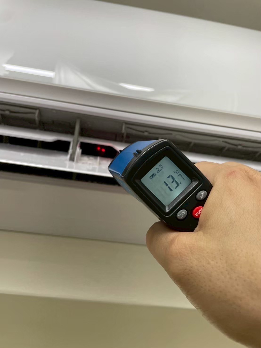 嘉義縣銓麥公司機房辦公室 吊隱式冷氣清洗