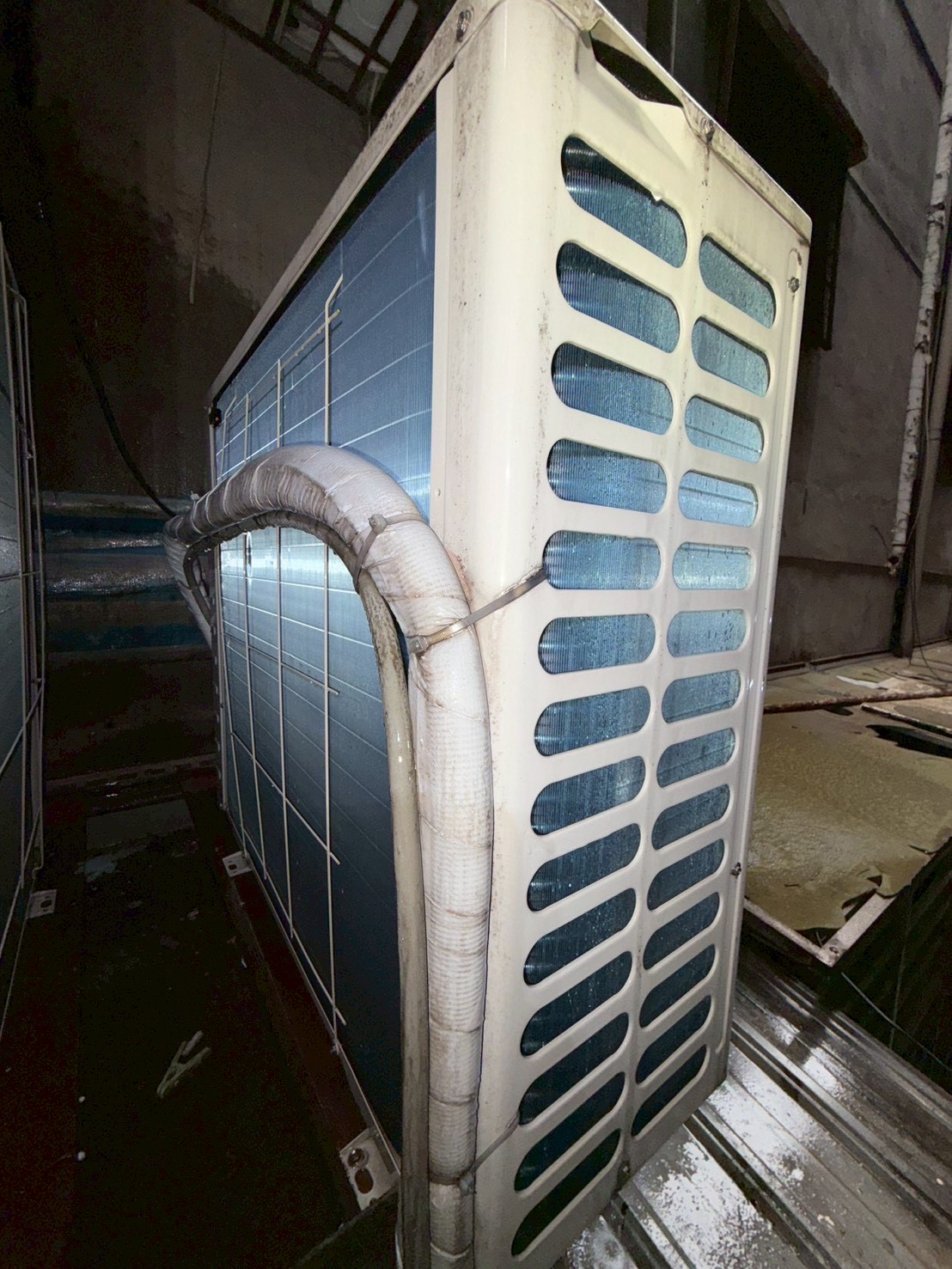 台北市西門町兩間店面冷氣清洗