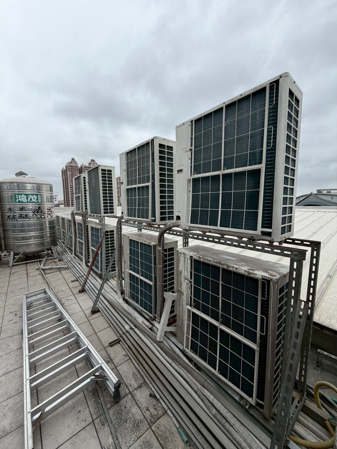 新竹森森燒肉吊隱式冷氣清洗