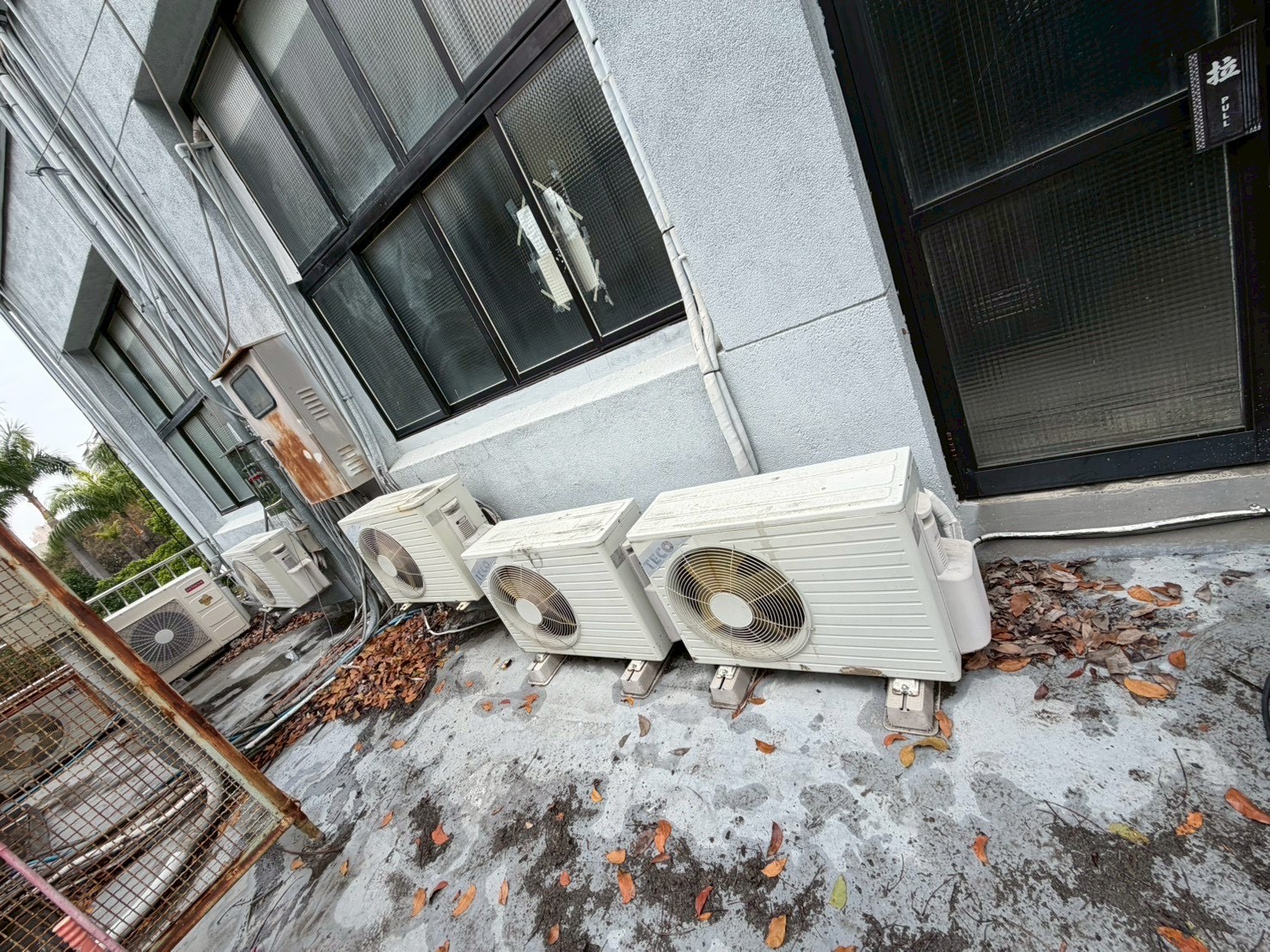 台中中興大學吊隱式冷氣清洗