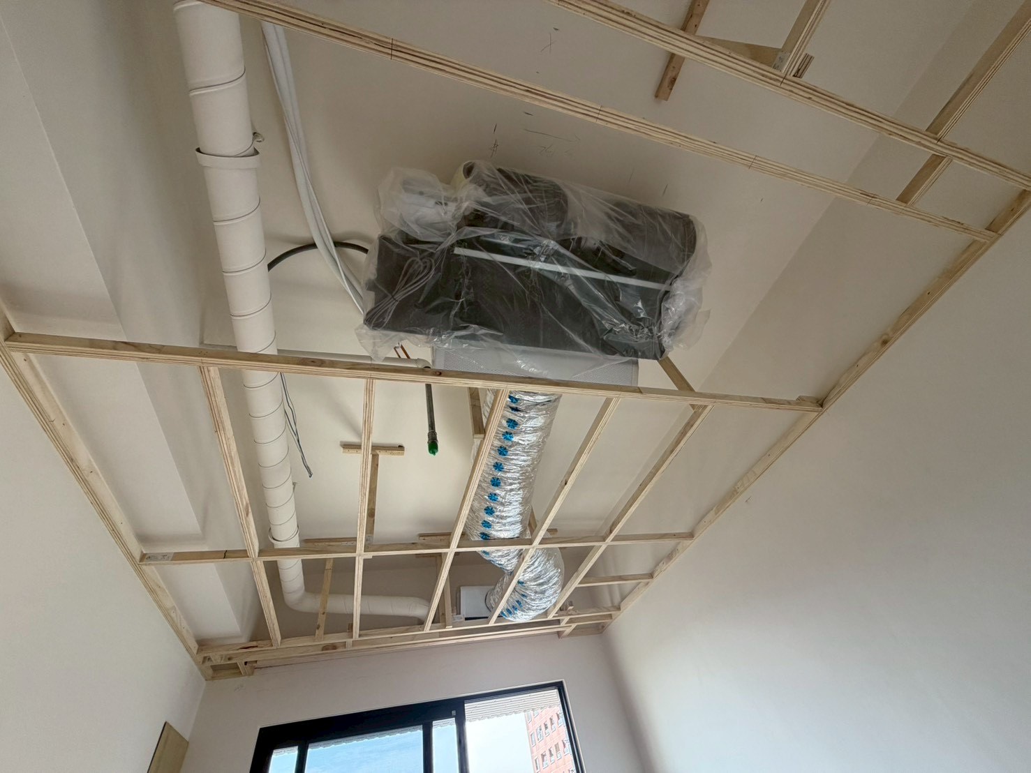 台中吊隱式冷氣安裝配管