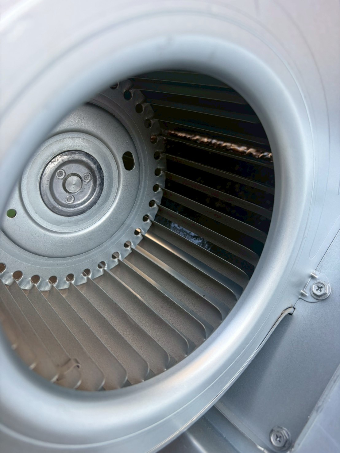 台中永興證卷 吊隱式冷氣清洗